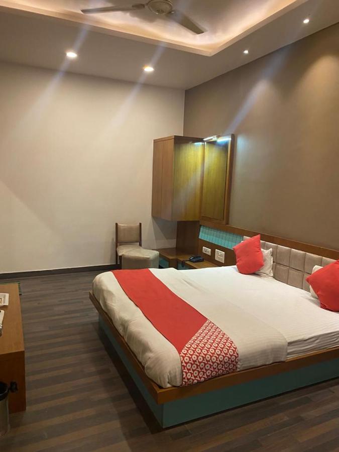 Hotel Raghupati Ayodhya エクステリア 写真