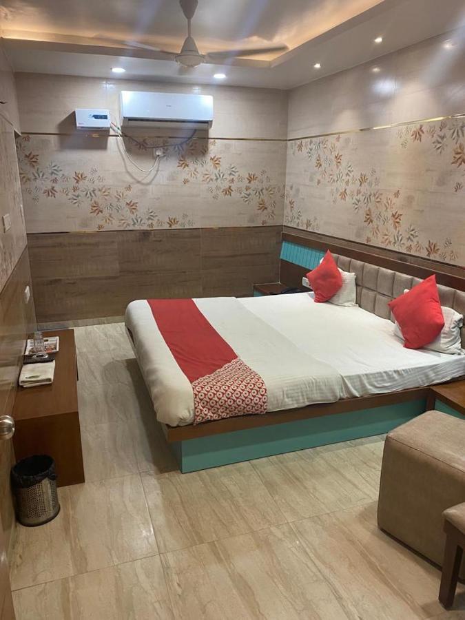 Hotel Raghupati Ayodhya エクステリア 写真